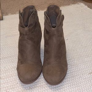 Woman’s ankle bootie